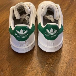 Adidas Originals Stan Smith kids shoes size 11.5k. Very gently worn. Like new.